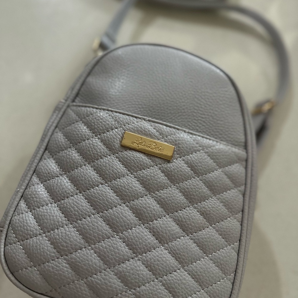 Stylish gray quilted Lunch bag matching with Luli Bebe’s diaper backpack.